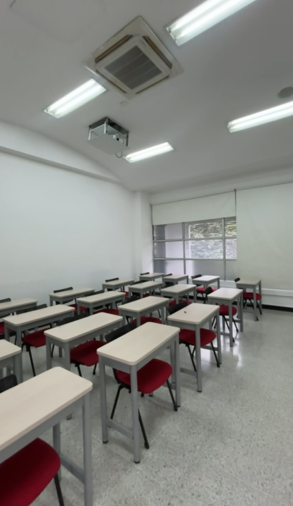 Adecuación integral de aulas y oficinas